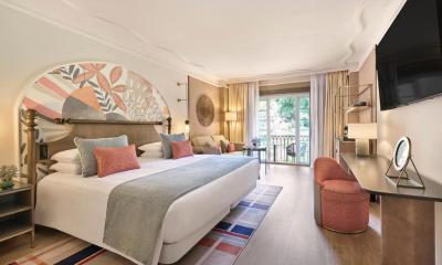 Chambre Lit King-Size avec Balcon - Vue sur Golf 4