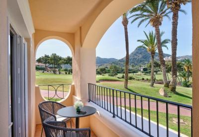 Chambre Lit King-Size avec Grande Terrasse - Vue sur Golf - Acc&egrave;s au Grand Club 6
