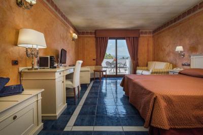 Executive Quadruple Room 7
