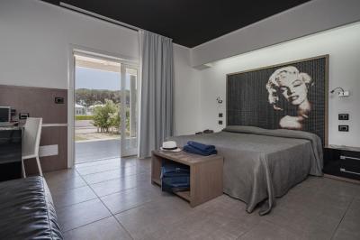Deluxe Triple Room 12