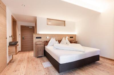 Double Room with Balcony 2