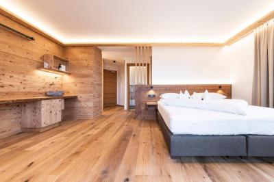 Superior Double Room with Balcony 5