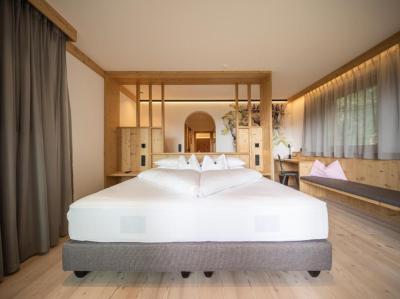 Deluxe Suite 10