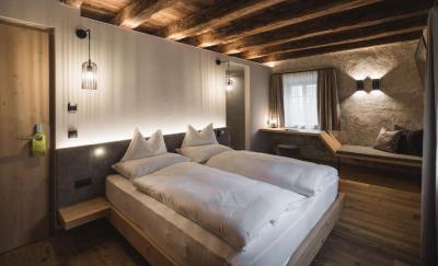 Deluxe Double Room 8