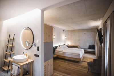 Superior Suite 11