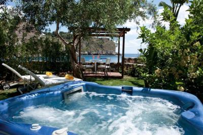 Superior Double Room with Hot Tub and Sea View 6