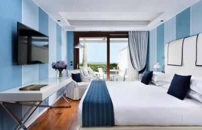 Deluxe Double or Twin Room with Sea View and Hot Tub 7