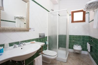 Standard Quadruple Room 9