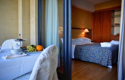 Superior Double or Twin Room with Sea View 2