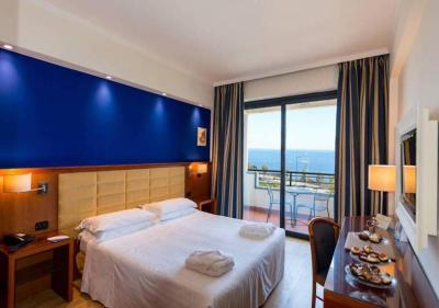 Deluxe Double or Twin Room with Sea View 3
