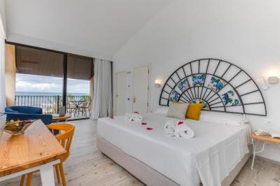 Superior Suite with Sea View 2