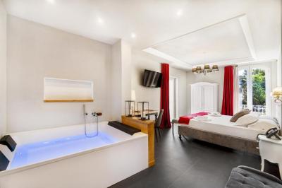 King Room with Spa Bath 8