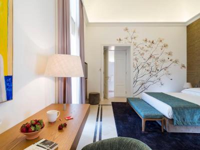 Deluxe Room 7