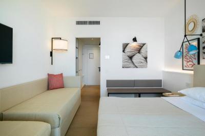 Deluxe Quadruple Room 2