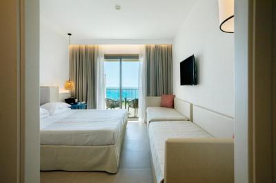 Deluxe Double Room with Sea View 8