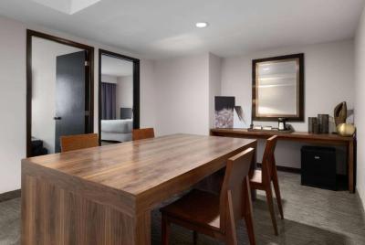 Master Suite with One King Bed, Non-Smoking 5