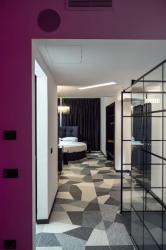 Deluxe Suite 4