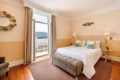 Deluxe Suite with Jacuzzi and Sea View 5