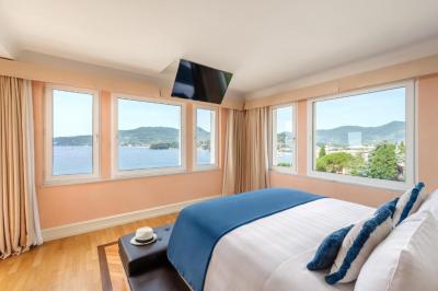 Deluxe Suite with Terrace and Panoramic Sea View 6