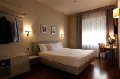 Classic Double or Twin Room with Internal View 6