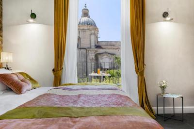 Deluxe Double Room with Balcony - historic center view 5