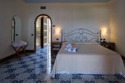 Comfort Double or Twin Room with swimming pool view 7