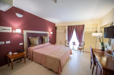 Deluxe Room 5