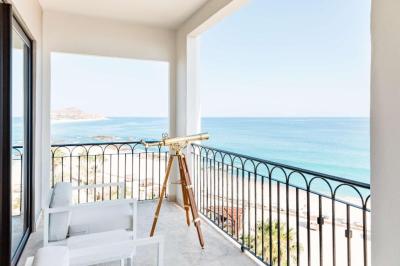 Governor Suite Oceanfront 10