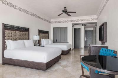 Deluxe Oceanfront Queen Room with Two Queen Beds and Balcony 11