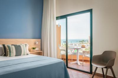 Quadruple Room with Sea View (3 Adults + 1 Child) 12