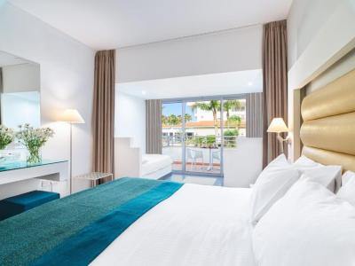 Chambre Familiale - Vue sur Piscine 14