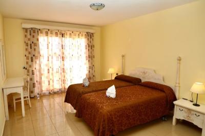 Family Room with Pool or Sea View (4 Adults) 7