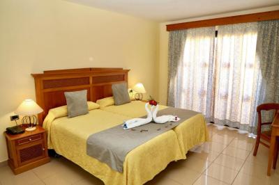 Family Room (6 Adults) 8