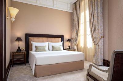 Family Adjoining Room (3 Adults + 1 Child) 11