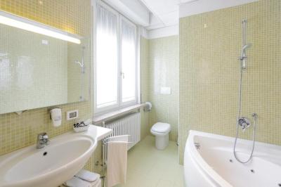 Familienzimmer (2 Erwachsene + 2 Kinder) 6