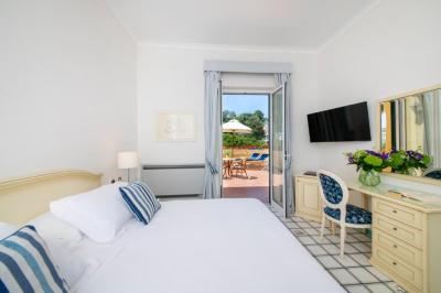 Deluxe Double or Twin Room 5