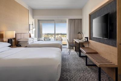 Bay View Room, 2 Queen Beds, Balcony 6