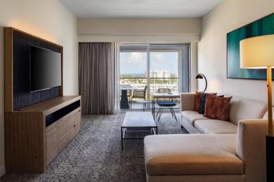 Bay View Suite, 1 King, Sofa bed, Balcony 10