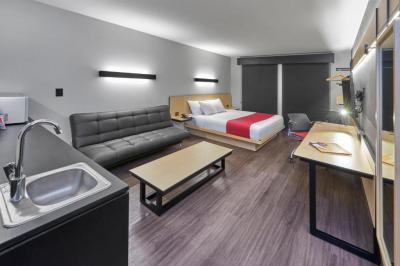 Superior King Room with Sofa Bed 3