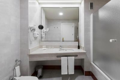 Standard Double Room 4