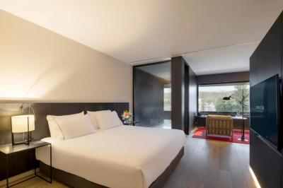 Grand Deluxe Double Room with Spa Access 2
