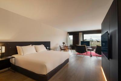 Executive Suite 9