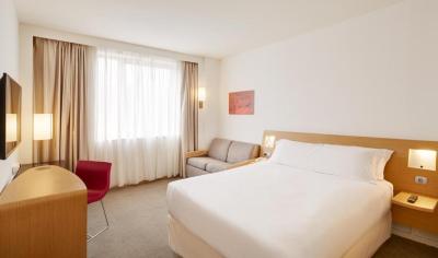 Standard Twin Room with Sofa 2