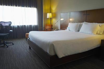 Hotel Hilton Garden Inn Santiago Airport 2 Hotel Hilton Garden Inn Santiago Airport 2
