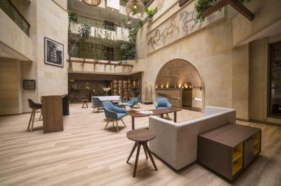 Hotel Embassy Suites by Hilton Bogotá Rosales 2 Hotel Embassy Suites by Hilton Bogotá Rosales 2