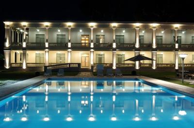 Howard Johnson Sierras Hotel 2 Howard Johnson Sierras Hotel 2