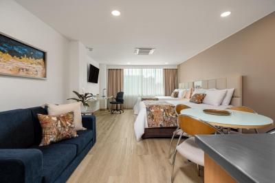 Novelty Suites Hotel 10 Novelty Suites Hotel 10