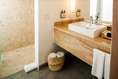 Bahia Hotel Beach Club 6 Bahia Hotel Beach Club 6