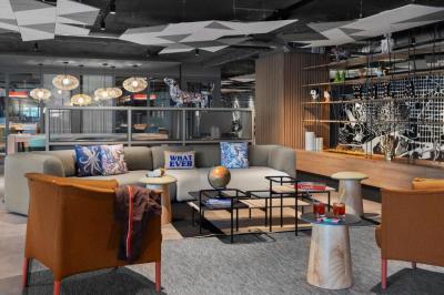 Moxy Barcelona 10 Moxy Barcelona 10