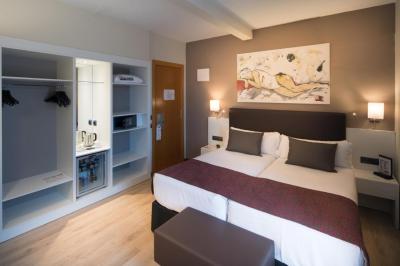 Hotel Catalonia Castellnou 4 Hotel Catalonia Castellnou 4